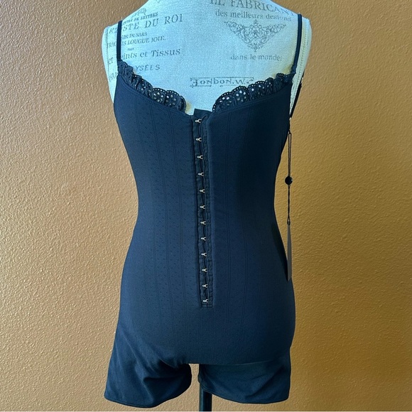 Frankie’s Bikinis X Sydney Sweeney Annabella Pointelle Romper Small New With Tag - Picture 13 of 13